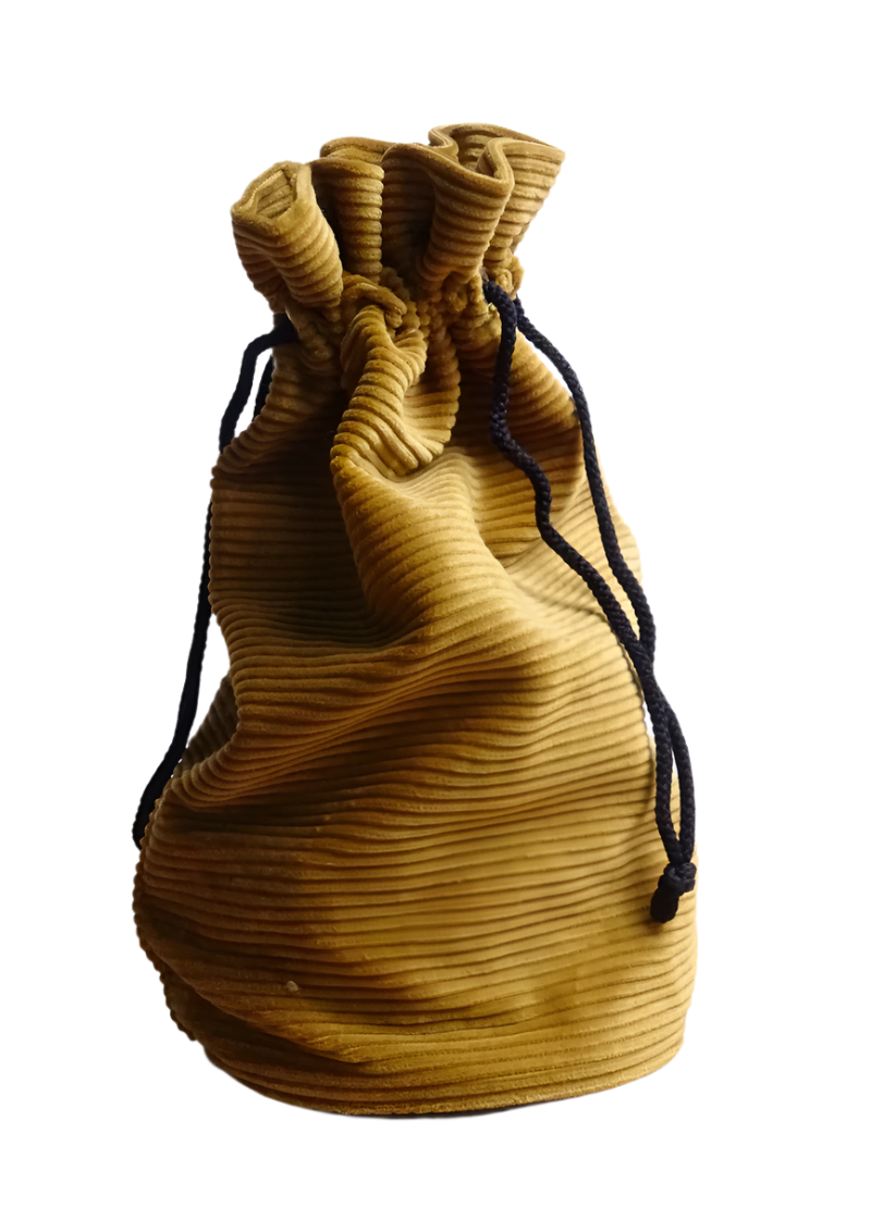 Cotrise Fabric Chess Storage Pouch for Pieces Up to 3.75 Inches | Chessetup Store – A durable and soft pouch designed for safely storing Staunton chess pieces.
