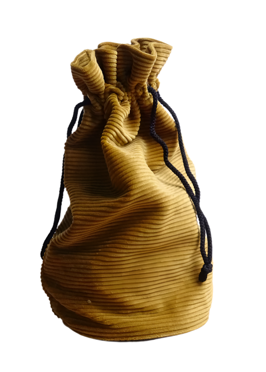 Cotrise Fabric Chess Storage Pouch for Pieces Up to 3.75 Inches | Chessetup Store – A durable and soft pouch designed for safely storing Staunton chess pieces.